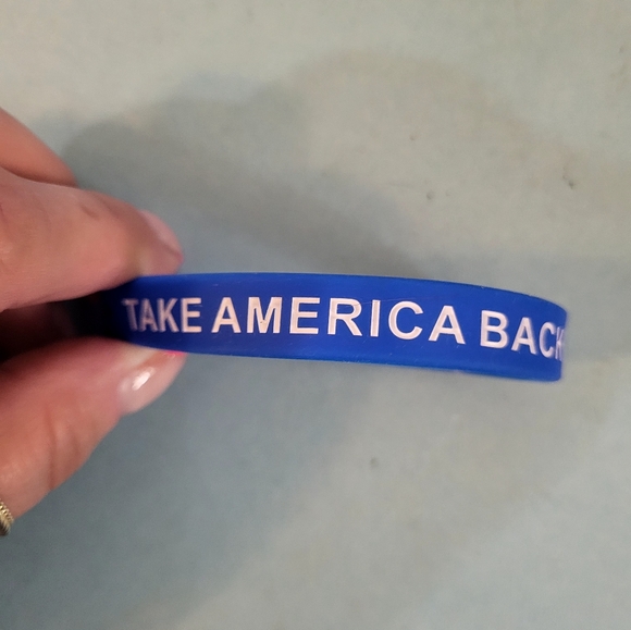 New Pair of Trump 2024 Silicone Support Bracelets - Picture 5 of 5